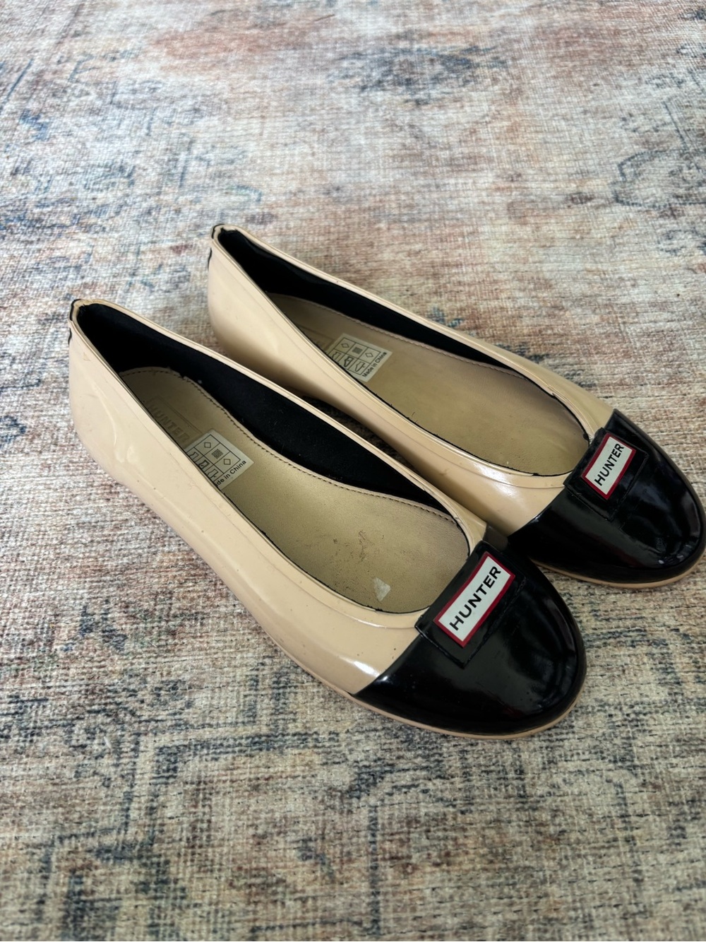 Hunter Two-Tone Beige and Black Cap-Toe Ballet Flats - Picture 2 of 16